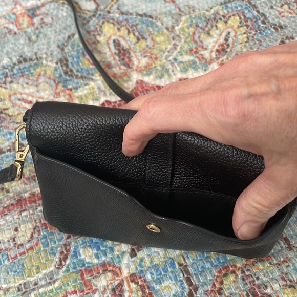 Michael Kors authentic black pebbled crossbody w/gold hardware - Picture 2 of 12